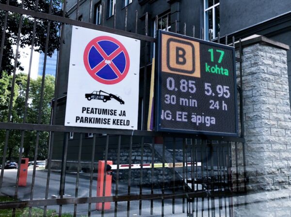 Barking Free Space Availability LED Message Board by Ampron